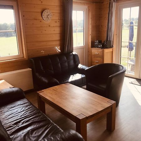 Wolfshuette Villa Хилесхайм Екстериор снимка